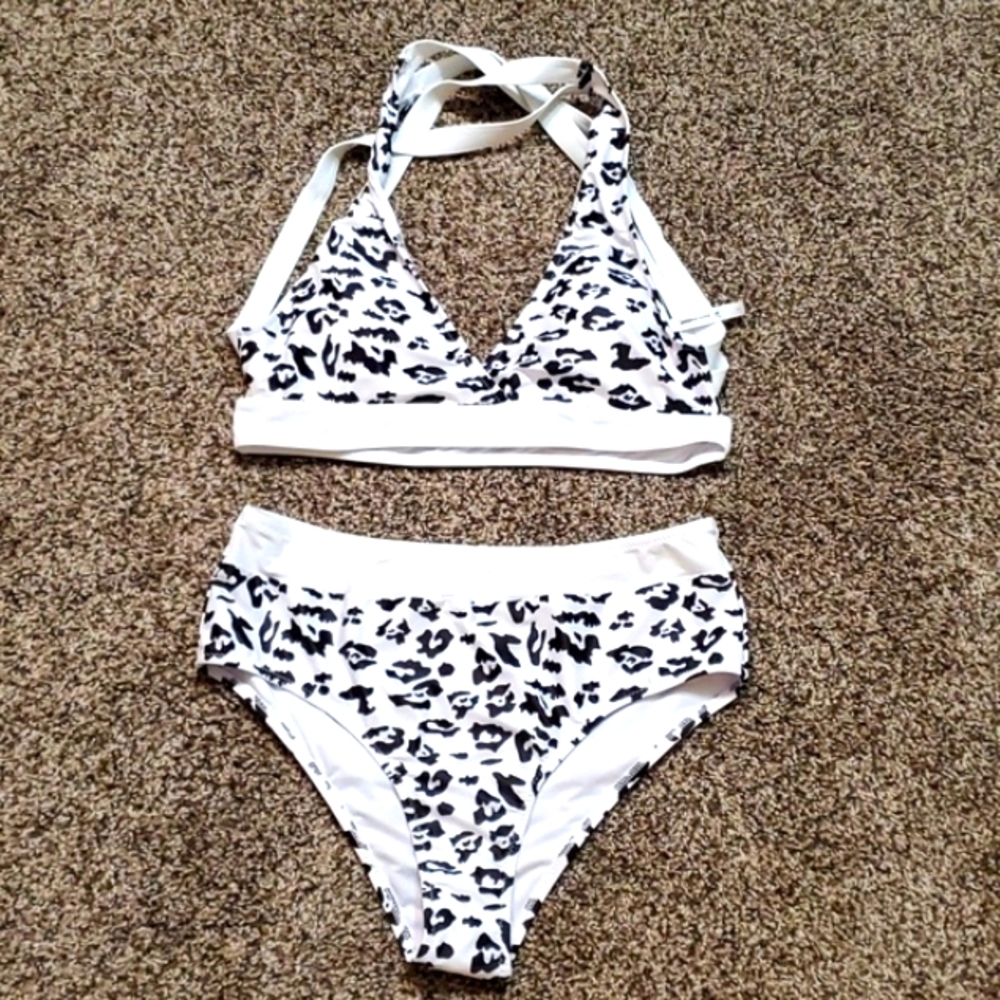 Beachsissi Bikini Size Large. NWOT